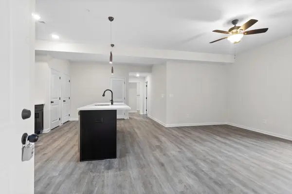 229 E Johnson Circle #C-107, Clarksville, TN 37040