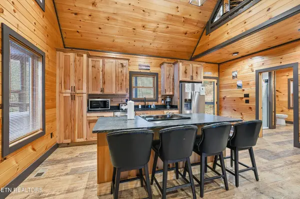 1104 Laddie Buck Lane, Gatlinburg, TN 37738