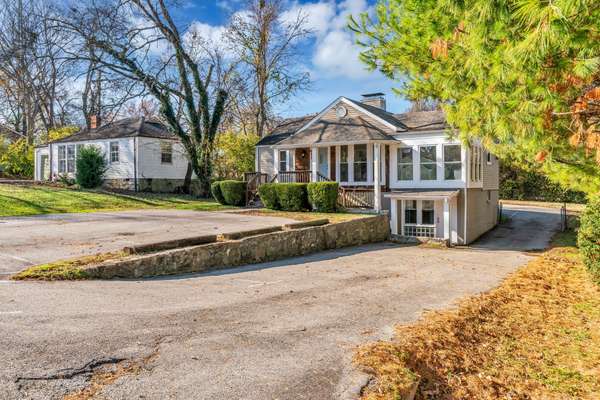 633 W Iris Dr, Nashville, TN 37204