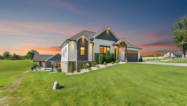310 Moon Bay Dr, Kuttawa, KY 42055