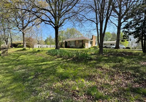 917 Columbia Ave, Centerville, TN 37033