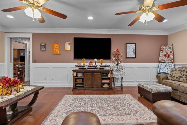 307 Crestview Dr, Dickson, TN 37055