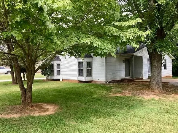1485 Nichols Dr #B, Clarksville, TN 37042