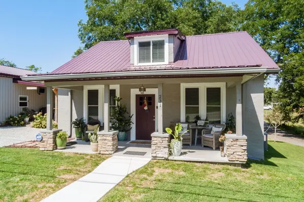 231 S Young St, Sparta, TN 38583