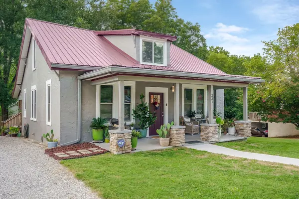 231 S Young St, Sparta, TN 38583