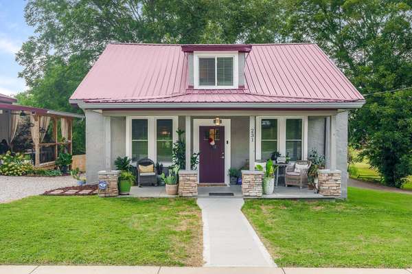 231 S Young St, Sparta, TN 38583