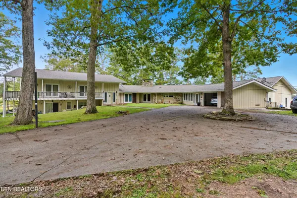 605 S Lake Drive, Oneida, TN 37841