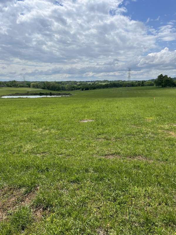 2 Walnut Grove Rd, Hartsville, TN 37074