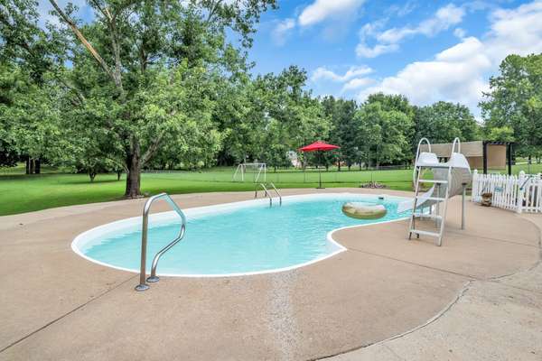 2712 Long Hollow Pike, Hendersonville, TN 37075