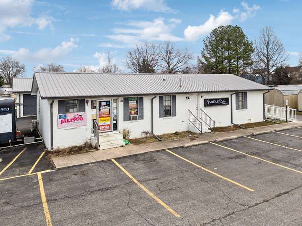 457 N Broadway, Portland, TN 37148