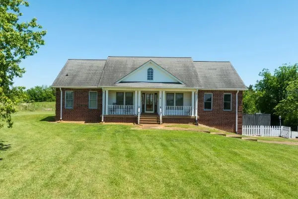 1224 Stop 30 Rd, Hendersonville, TN 37075