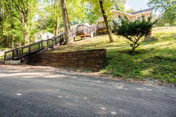 712 Woodlawn Dr, Clarksville, TN 37040