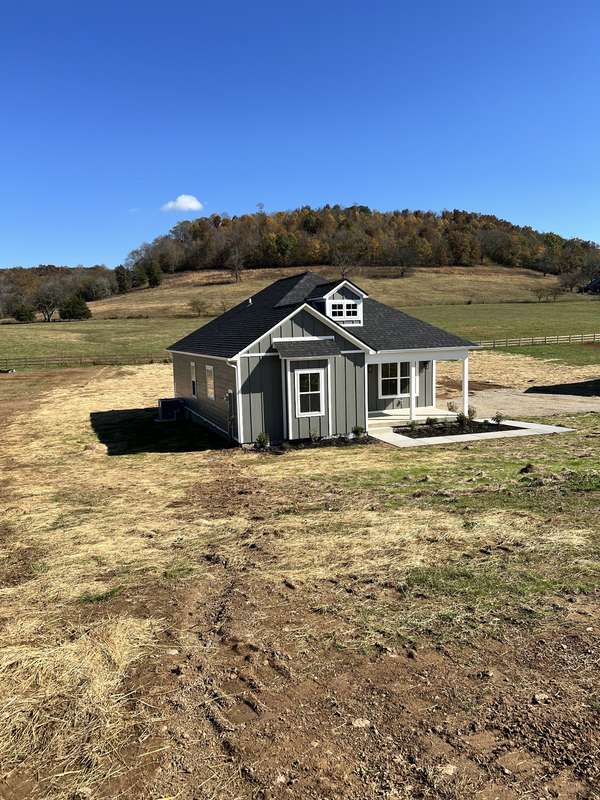 9728 Campbellsville Rd, Pulaski, TN 38478