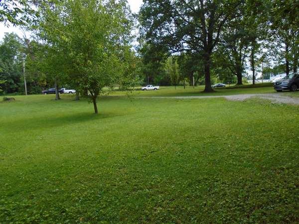 2503 Memorial Blvd, Springfield, TN 37172