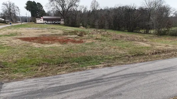 641 Mill St, Hollow Rock, TN 38342