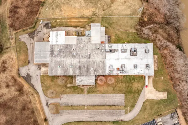 200 Universal Dr, Centerville, TN 37033