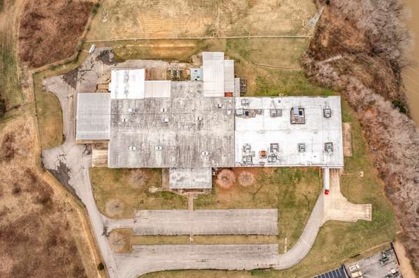 200 Universal Dr, Centerville, TN 37033