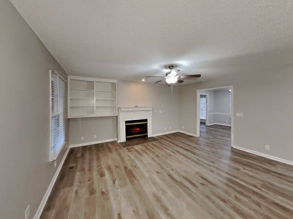 730 Brushy Ridge Dr, La Vergne, TN 37086
