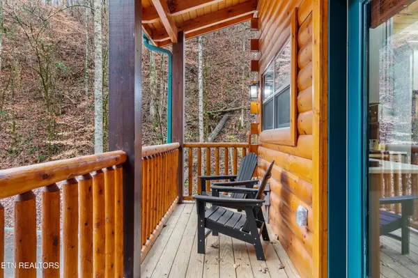 2119 Valley Creek Way, Pigeon Forge, TN 37862