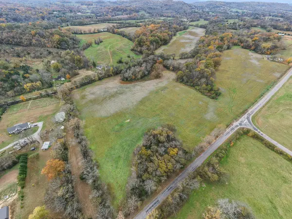 10 Craig Bridge Rd, Williamsport, TN 38487