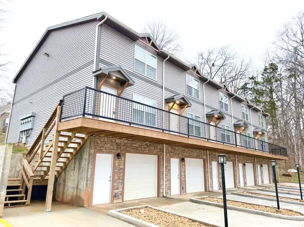 511 Glenstone Springs Dr, Clarksville, TN 37043