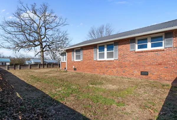 202 Parkway #W, Dickson, TN 37055