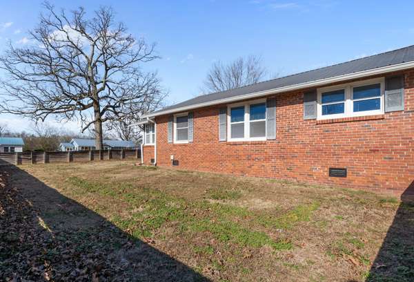 202 Parkway #W, Dickson, TN 37055