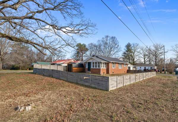202 Parkway #W, Dickson, TN 37055