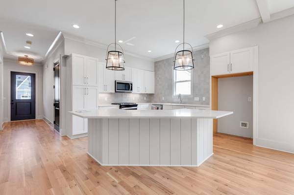 6369 Alamo Pl, Nashville, TN 37209
