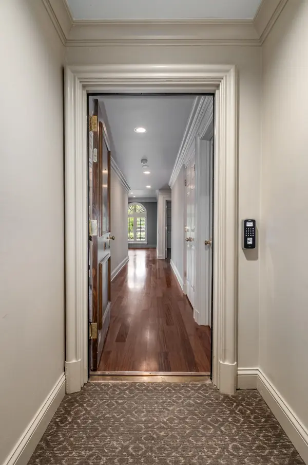 3737 West End Ave #101, Nashville, TN 37205