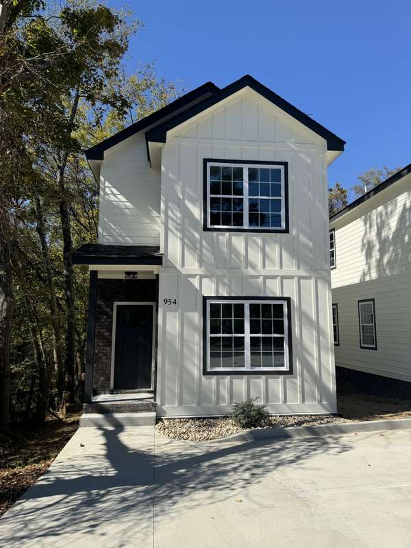 954 Greenwood Ave, Clarksville, TN 37040