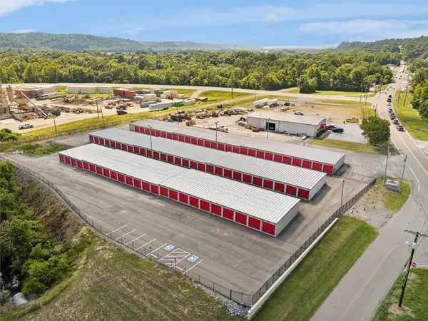 636 N Main St, Ashland City, TN 37015