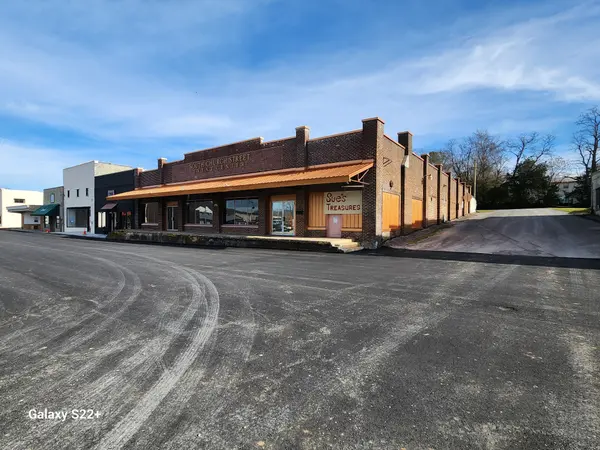313 S Church St, Livingston, TN 38570