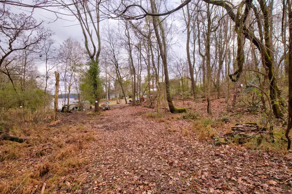 242013410 N Shore Acres Lisa Ln Road, Soddy Daisy, TN 37379