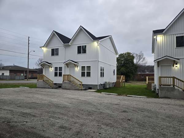 95 E Wyly St #A, B, C, & D, Waverly, TN 37185