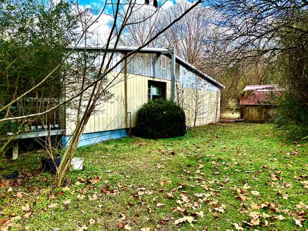 202 Pineview Rd, Linden, TN 37096