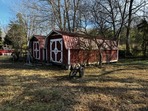 202 Pineview Rd, Linden, TN 37096