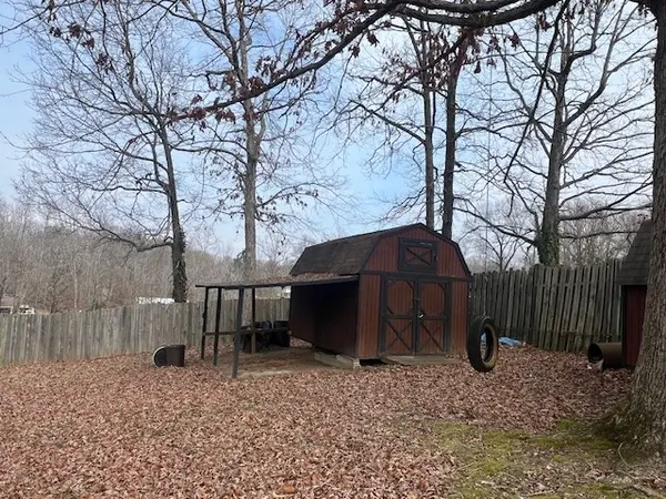 843 Cherokee Dr, New Johnsonville, TN 37134