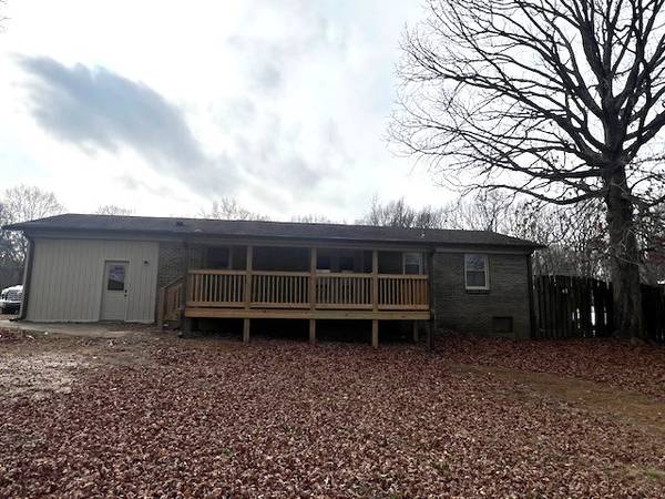 843 Cherokee Dr, New Johnsonville, TN 37134