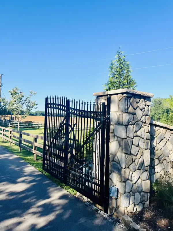 6725 Cravens Rd, Savannah, TN 38372