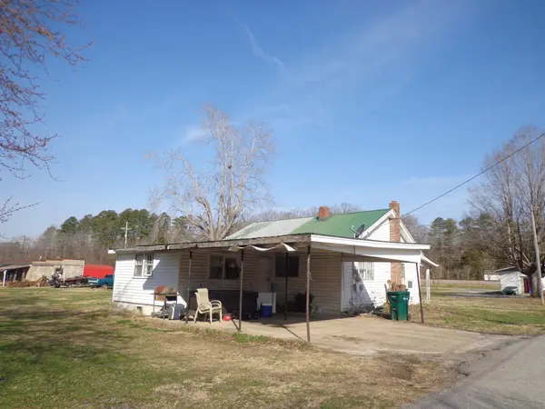 918 E Main St, Waverly, TN 37185