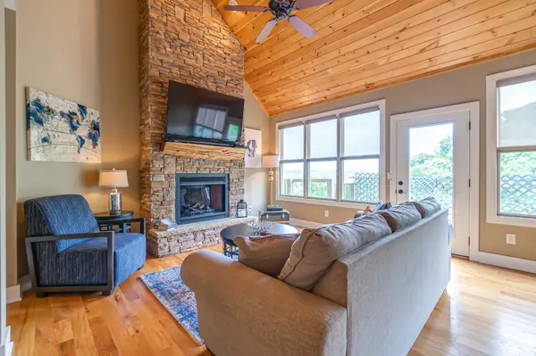 320 Floating Mill Rd, Silver Point, TN 38582