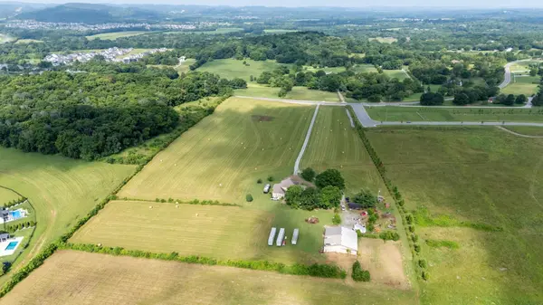 6286 Cox Rd, Arrington, TN 37014
