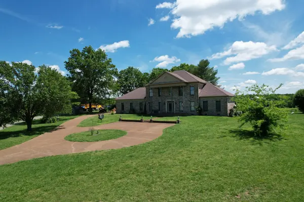 6286 Cox Rd, Arrington, TN 37014