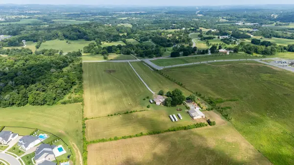 6286 Cox Rd, Arrington, TN 37014