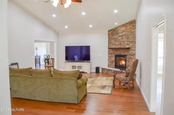 380 Mountain Preserve Pkwy, Crab Orchard, TN 37723