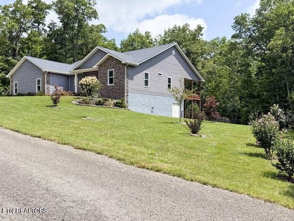 380 Mountain Preserve Pkwy, Crab Orchard, TN 37723