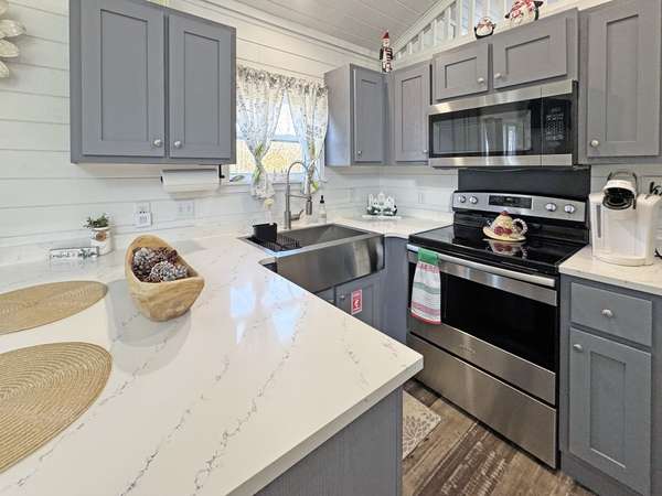 103 Thomas Rd, Dover, TN 37058