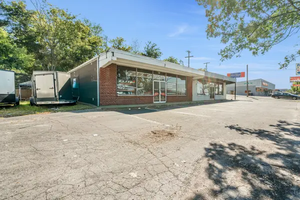 207 N Riverside Dr, Clarksville, TN 37040