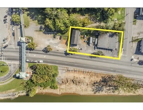 207 N Riverside Dr, Clarksville, TN 37040
